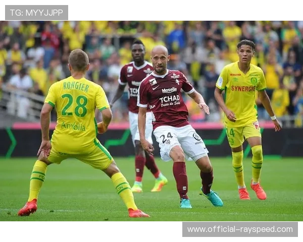 里昂中卫组合回追速度慢，面对快速反击成功率低