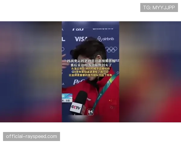 特写：一位流浪多年终获大联盟保障合同的老将，在更衣柜前落泪